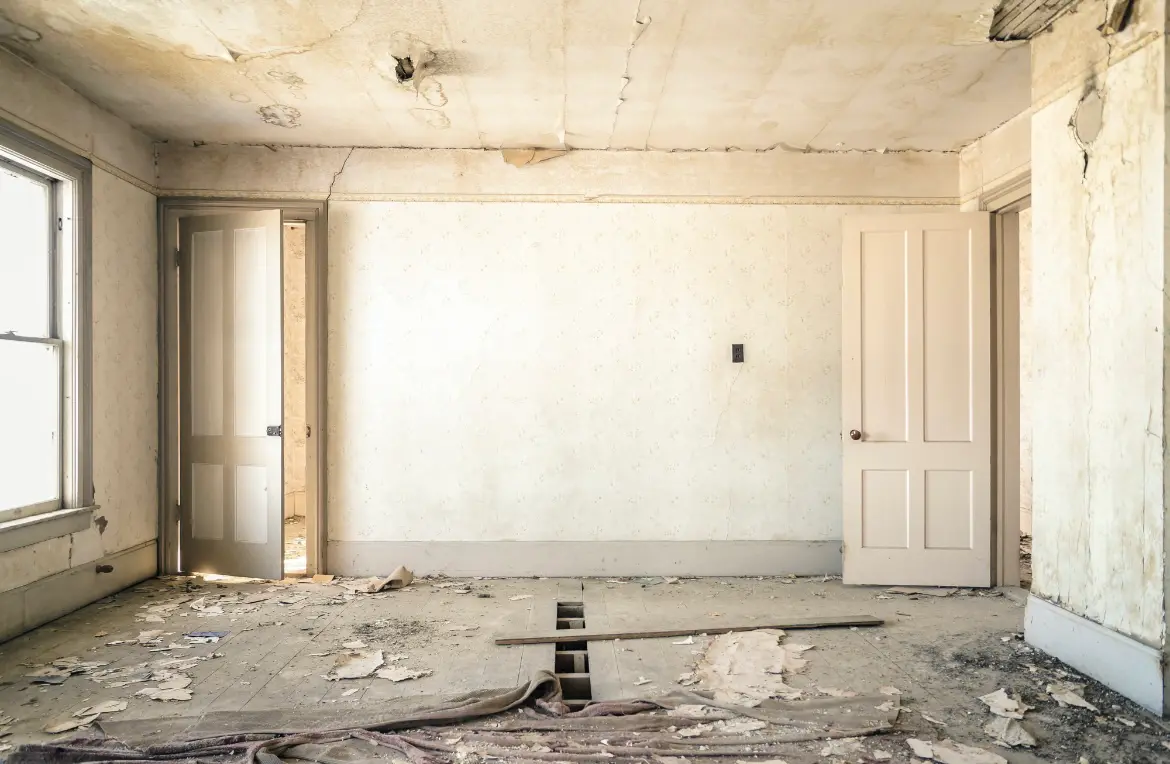 Waste disposal crew managing a cleanout project in Florida Ridge